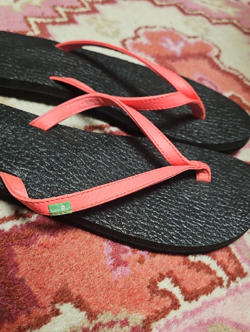 Sanuk Women's Black Yoga Mat Flip Flops with Neon Coral Straps W 11 - Picture 2 of 4
